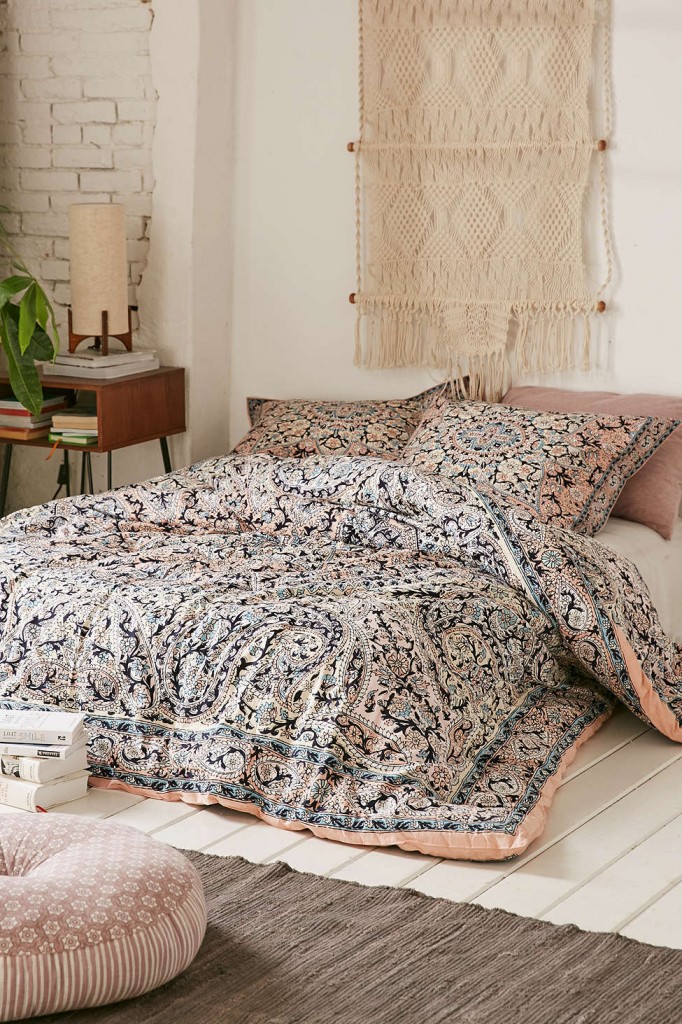 idées de couvre lit avec motifs floraux