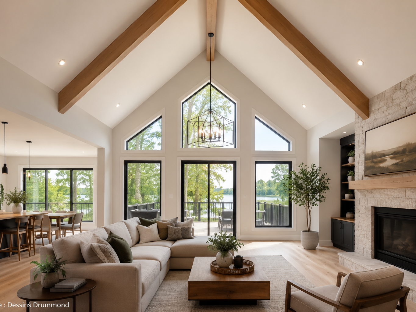 Salon lumineux avec plafond cathédrale à deux versants et poutres de bois