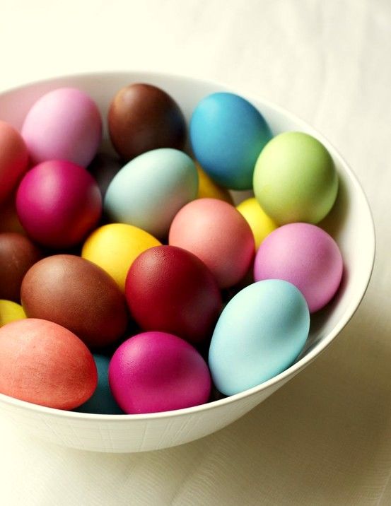 Color eggs for Easter 2015
