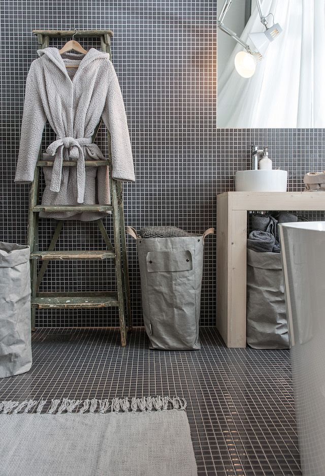 Des idées de revêtement de plancher gris pour la salle de bain