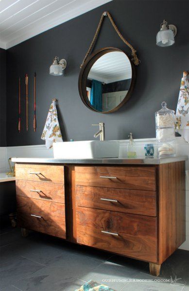 Salle de bain avec vanité en bois : style nautique