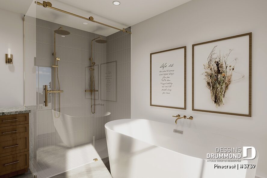 Salle de bain avec baignoire autoportante et douche vitrée du plan Pinecrest #3739