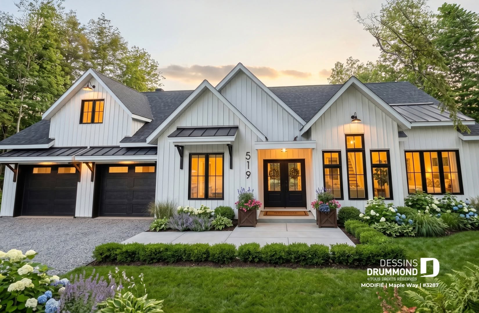 Plan Maple Way (#3287) modifié par Dessins Drummond, maison farmhouse moderne avec garage double et revêtement blanc